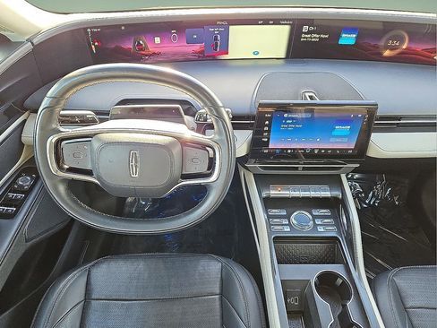 Used 2024 Lincoln Nautilus Reserve image 18