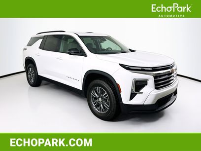 Used 2025 Chevrolet Traverse LT