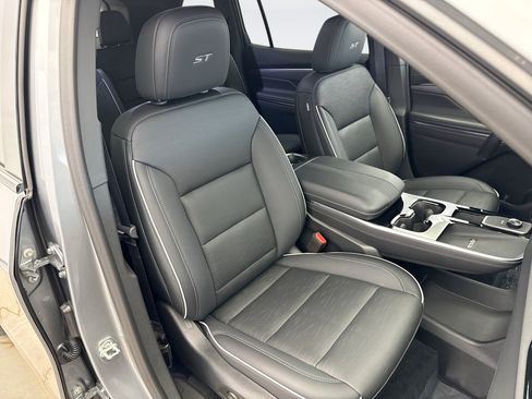 Used 2025 Buick Enclave Sport Touring AWD/4WD image 19