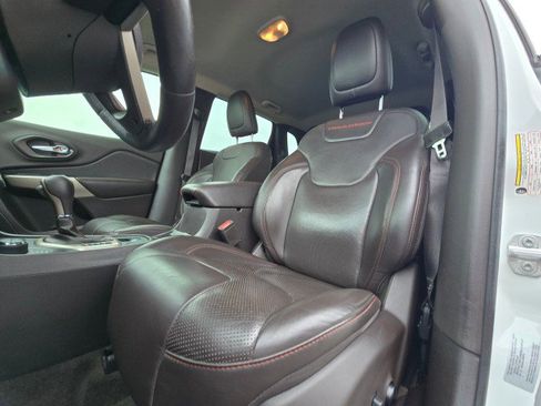 Used 2017 Jeep Cherokee Trailhawk image 24
