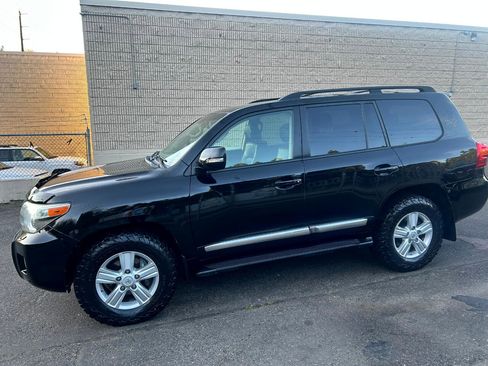 Used 2013 Toyota Land Cruiser image 7