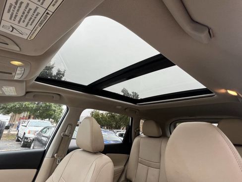 Used 2015 Nissan Rogue SL w/ SL Premium Package image 15