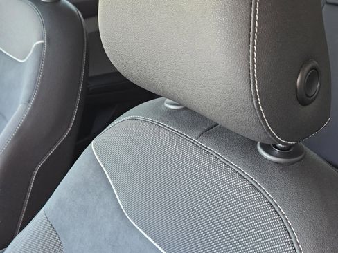 Used 2024 Volkswagen Taos SE image 15