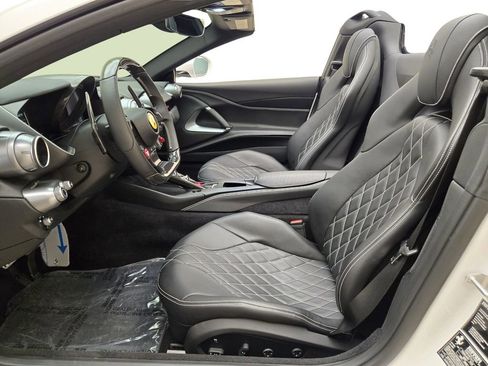 Used 2022 Ferrari 812 GTS image 18