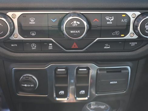Used 2025 Jeep Wrangler Sport AWD/4WD image 24