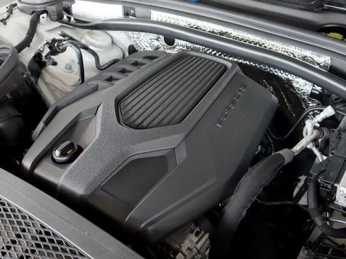 Certified 2026 Porsche Macan AWD/4WD image 21