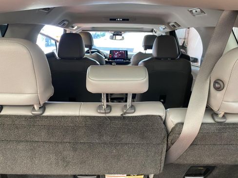 Used 2022 Toyota Sienna XLE AWD/4WD image 15