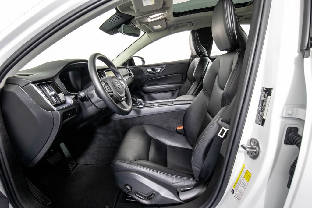 Used 2025 Volvo S60 B5 Core FWD image 9