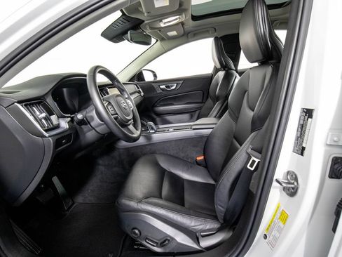 Used 2025 Volvo S60 B5 Core FWD image 9