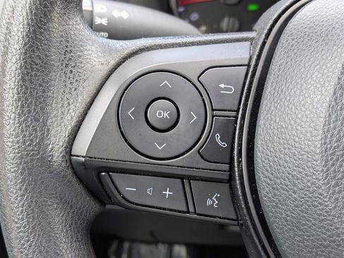 Used 2022 Toyota RAV4 XLE w/ Convenience Package FWD image 23