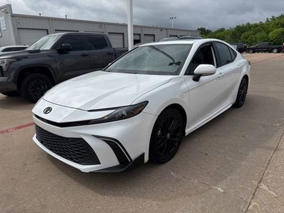 Used 2025 Toyota Camry SE w/ Multimedia Upgrade Package
