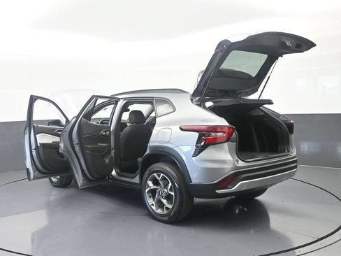 Used 2025 Chevrolet Trax LT w/ Driver Confidence Package FWD image 70