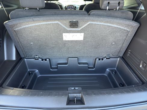 Used 2022 Chevrolet Traverse LT image 37