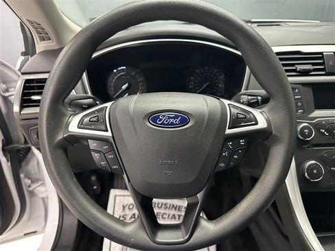 Used 2016 Ford Fusion SE FWD image 21