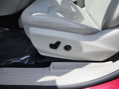 Used 2018 Chrysler Pacifica Touring-L w/ Premium Audio Group FWD image 23
