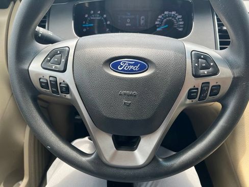 Used 2018 Ford Taurus SE FWD image 11