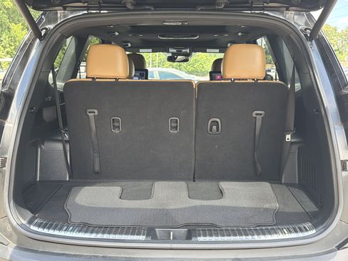 Used 2022 Kia Telluride SX w/ Towing Package FWD image 29
