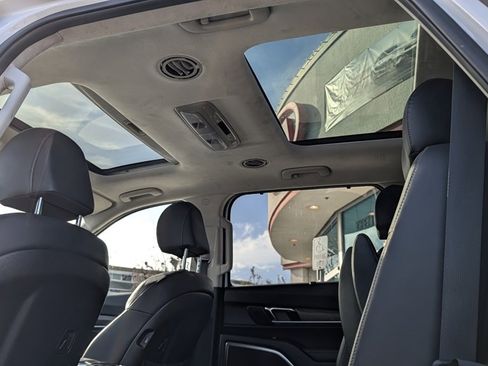 Used 2022 Kia Telluride SX w/ SX Prestige Package image 6