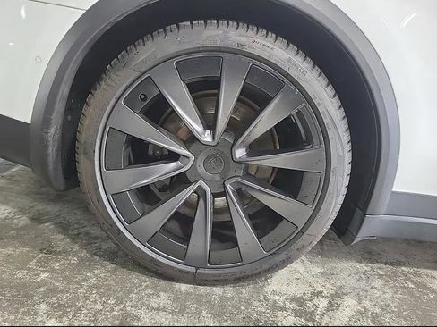 Used 2022 Tesla Model X Plaid image 9