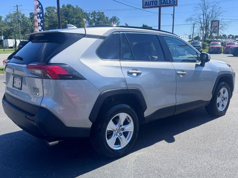Used 2021 Toyota RAV4 XLE AWD/4WD image 3