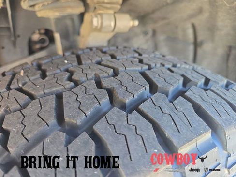 Used 2023 Jeep Grand Cherokee L Laredo image 27