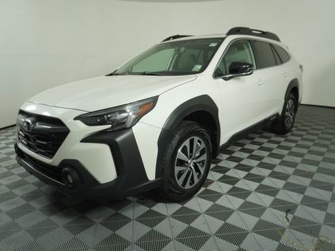 Certified 2025 Subaru Outback Premium image 3