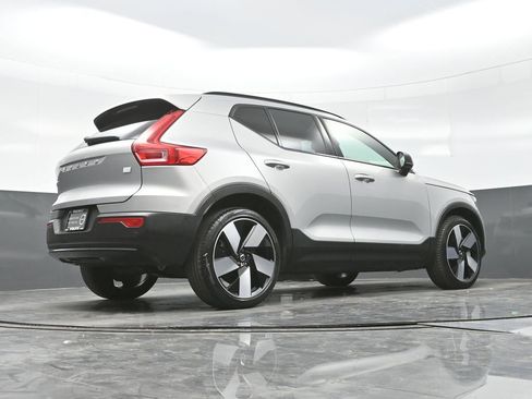 Used 2023 Volvo XC40 Recharge Ultimate image 23