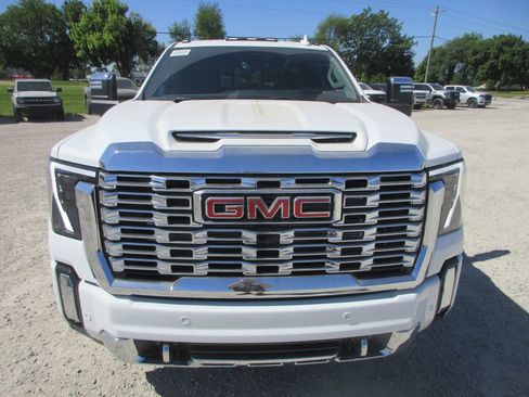 New 2026 GMC Sierra 2500 Denali w/ Denali Reserve Package AWD/4WD image 12