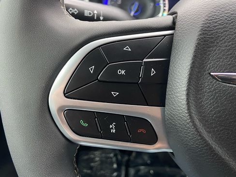 Used 2025 Chrysler Pacifica Select FWD image 22