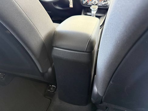 Used 2025 Kia Soul LX w/ LX Technology Package FWD image 22