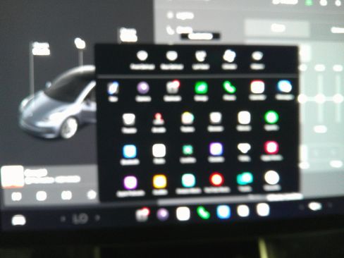 Used 2018 Tesla Model 3 Long Range RWD image 14