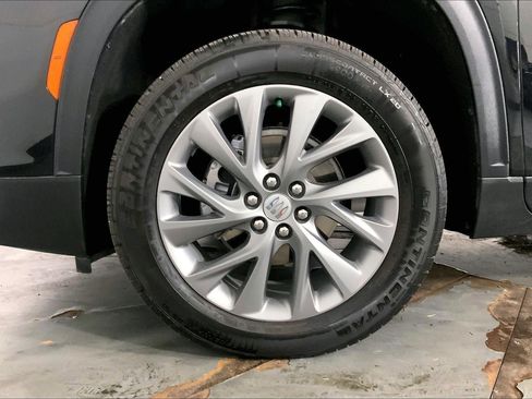 Used 2025 Buick Enclave Preferred AWD/4WD image 9