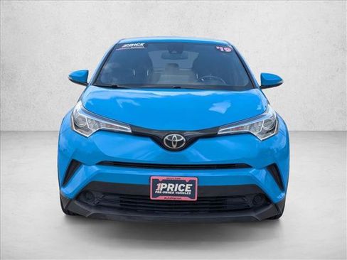 Used 2019 Toyota C-HR XLE FWD image 2