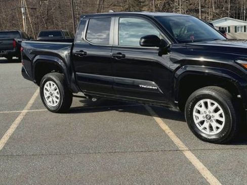 Used 2024 Toyota Tacoma SR5 AWD/4WD image 2