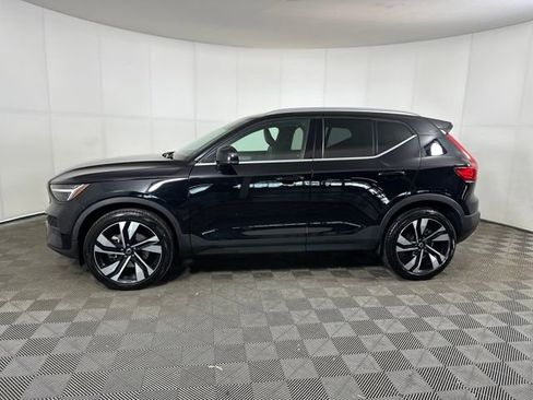 Used 2024 Volvo XC40 B5 Plus w/ Climate Package image 6