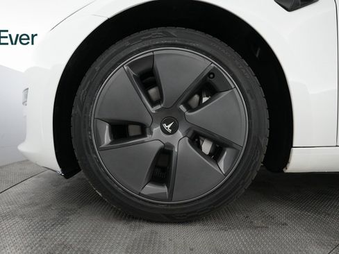 Used 2023 Tesla Model 3 Standard Range image 19