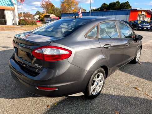 Used 2015 Ford Fiesta SE image 5