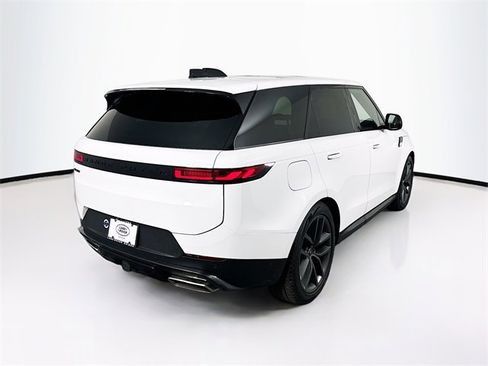Used 2025 Land Rover Range Rover Sport SE image 5