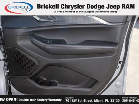 New 2025 Jeep Grand Cherokee Laredo image 12