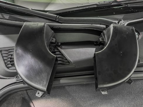 Used 2024 Chevrolet Corvette Stingray Premium Conv w/ Z51 Performance Package RWD image 69