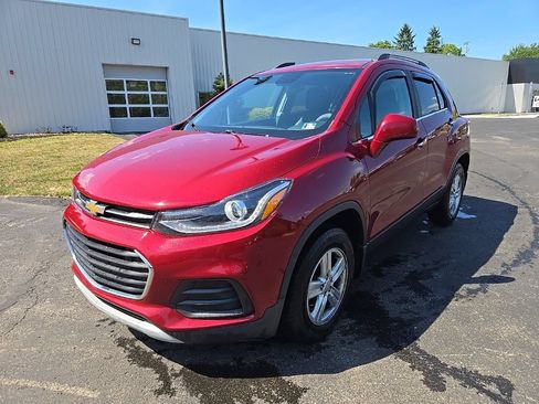 Used 2018 Chevrolet Trax LT w/ LT Convenience Package AWD/4WD image 2