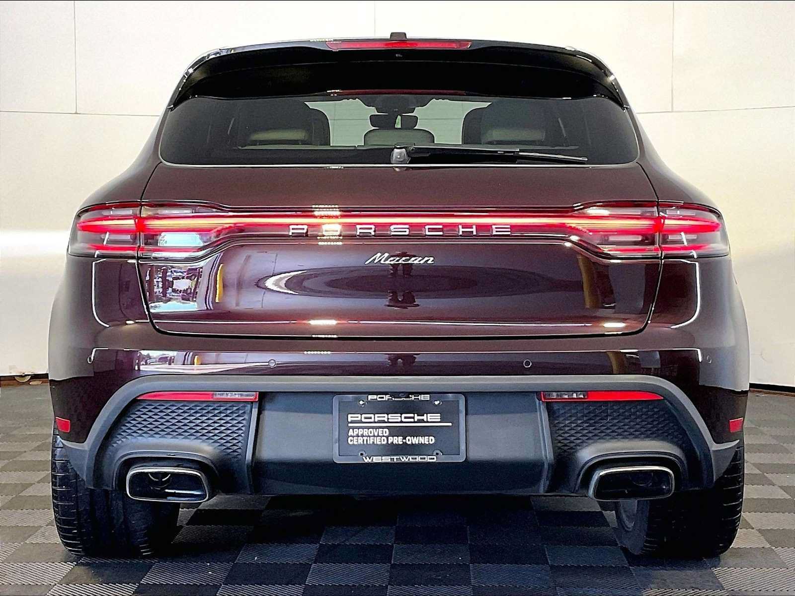 Certified 2024 Porsche Macan AWD/4WD image 6