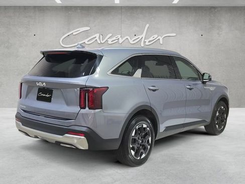 Used 2024 Kia Sorento S FWD image 16