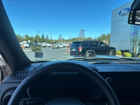 Used 2023 Chevrolet Colorado Trail Boss w/ Technology Package image 13