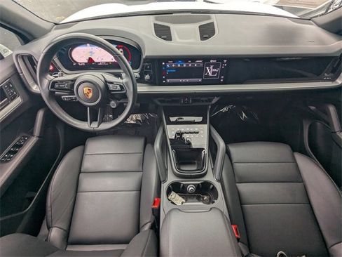 Used 2024 Porsche Cayenne image 16