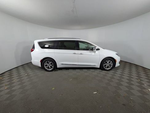 Used 2019 Chrysler Pacifica Limited image 36