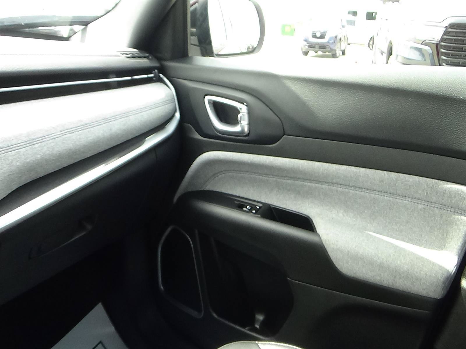 Certified 2025 Jeep Compass Latitude AWD/4WD image 31