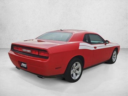 Used 2014 Dodge Challenger SXT image 5