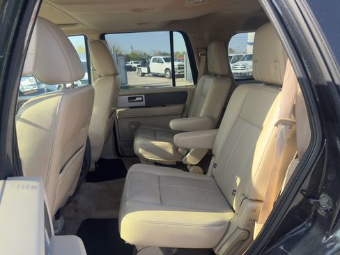 Used 2013 Ford Expedition XLT image 12