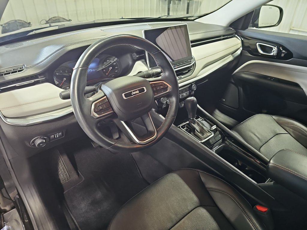 Used 2022 Jeep Compass Limited w/ Sun and Sound Group AWD/4WD image 40